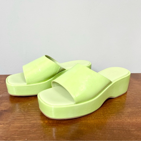 Lisa Says Gah Shoes - Like New Lisa says Gah Dakota platforms in honeydew